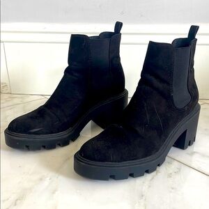 RedTop women’s size 9 black suede lug sole pull on Chelsea boot good condition